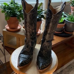 Corral Vintage Snip-toe Boots